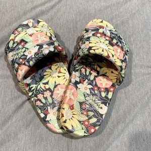 Kids floral slides